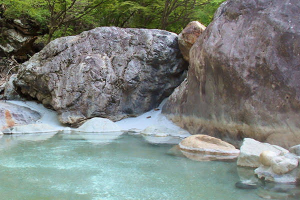 Image of hot spring glamping site from small-scale hot spring inn