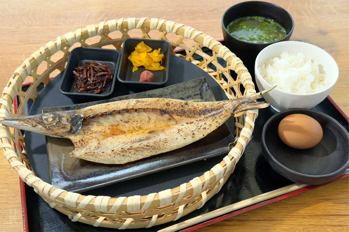 和の朝食（炙り干物定食）