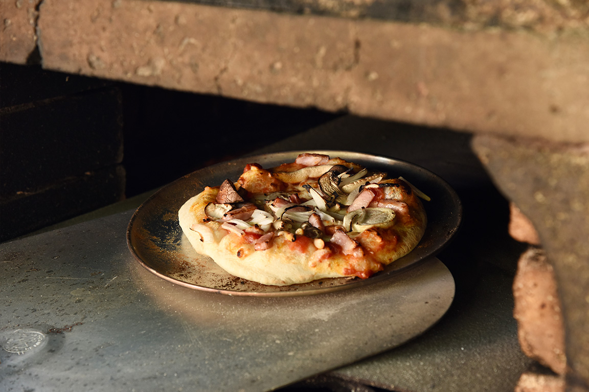 本格ピザ窯で作るピザ焼き体験