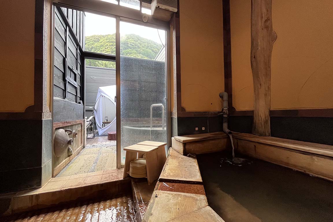 Hot spring inn glamping (hot spring flowing directly from the source + tent sauna)