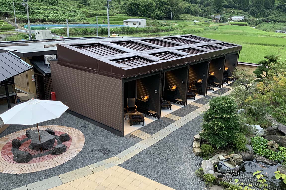 Hot spring inn glamping (hot spring flowing directly from the source + tent sauna)