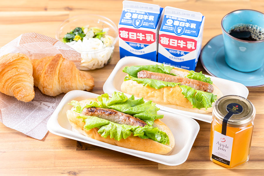 爽やかな朝を迎えるグランピングモーニング