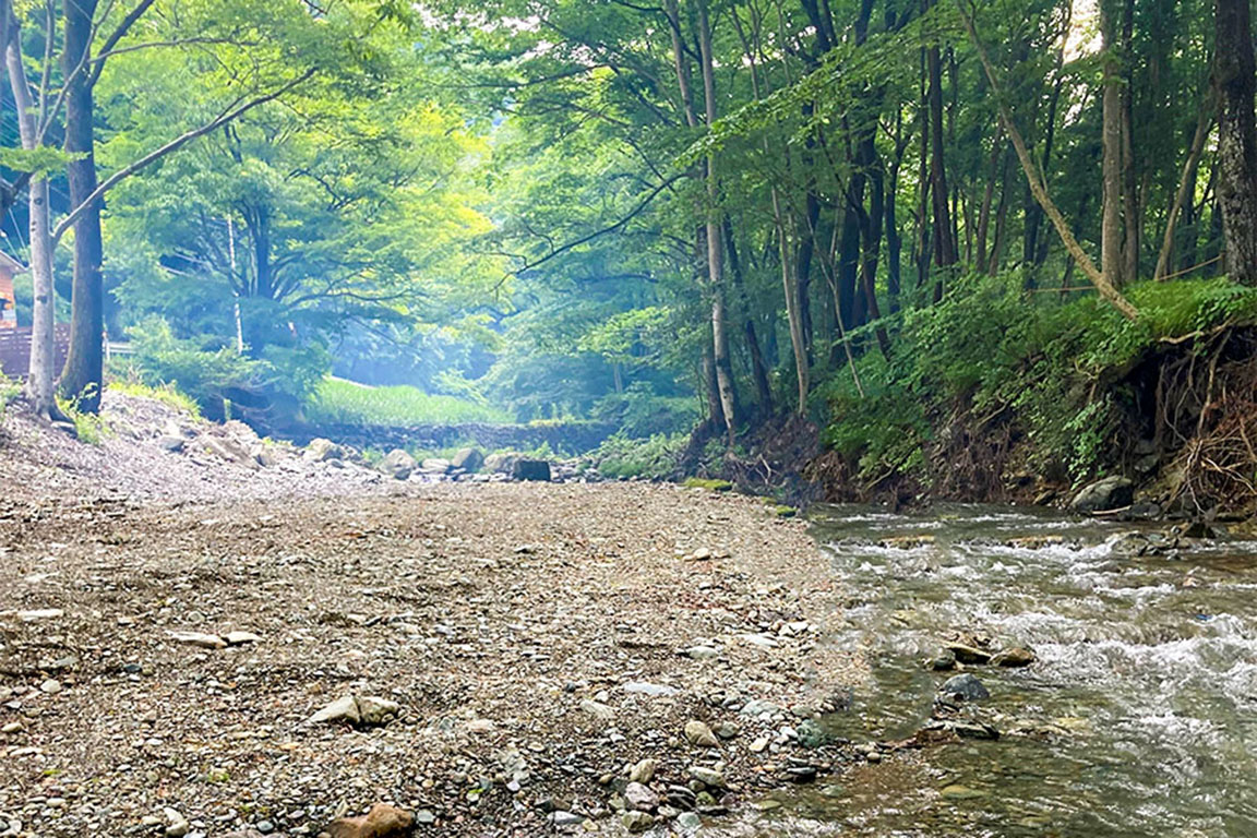 森の香りとせせらぎが心地よい 清流が流れる森のキャンプリゾート