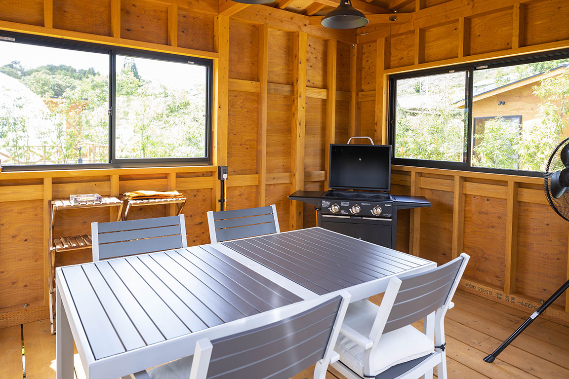 All-weather dining space