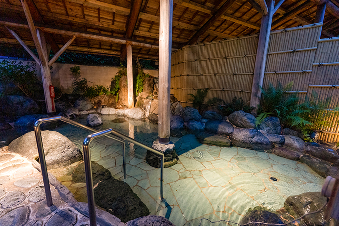 Large natural hot spring bath