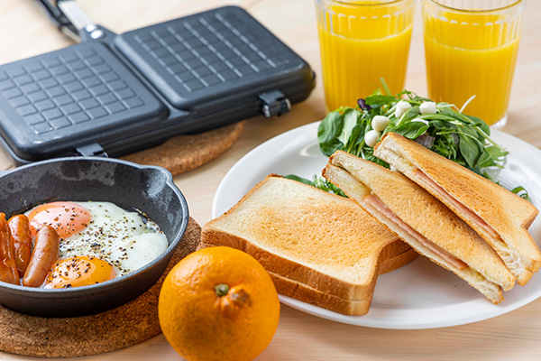 Dome tent: breakfast