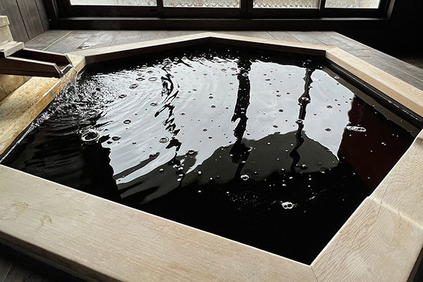 100% sourced from the source.Rare black natural hot spring