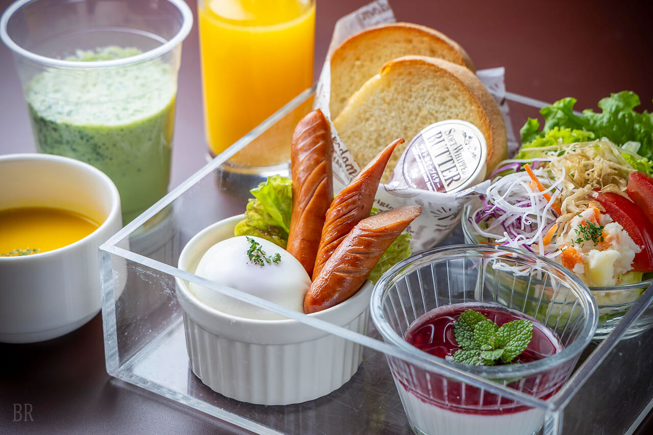 朝食(自家製パン&アラカルト)