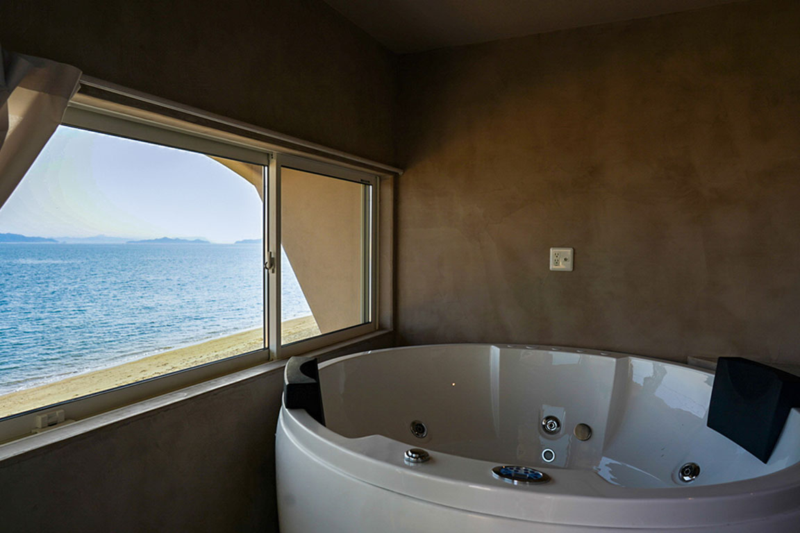 Seaside villa with rooftop balcony