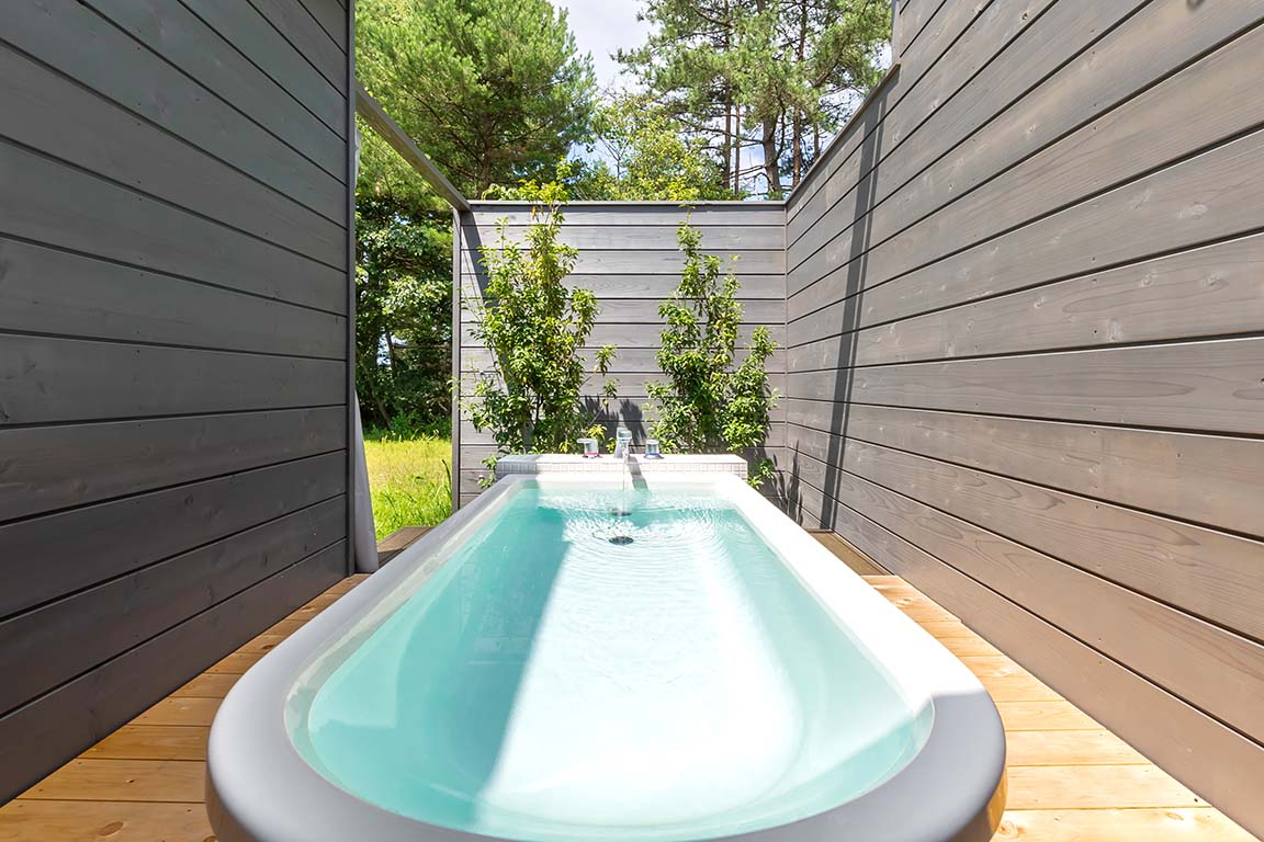 日本最高級の高アルカリ性温泉、⼭中湖平野温泉を配した客室温泉露天⾵呂