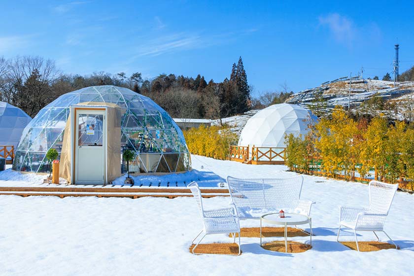 Dome tent with snowy scenery