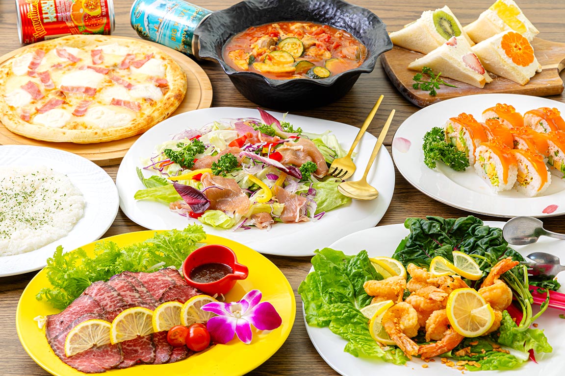 Enjoy a casual outdoor stay with ALOHA's special colorful Hawaiian dinner