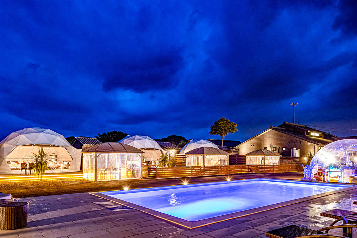 Dome tent and pool at Sauna & Glamping Resort SYS