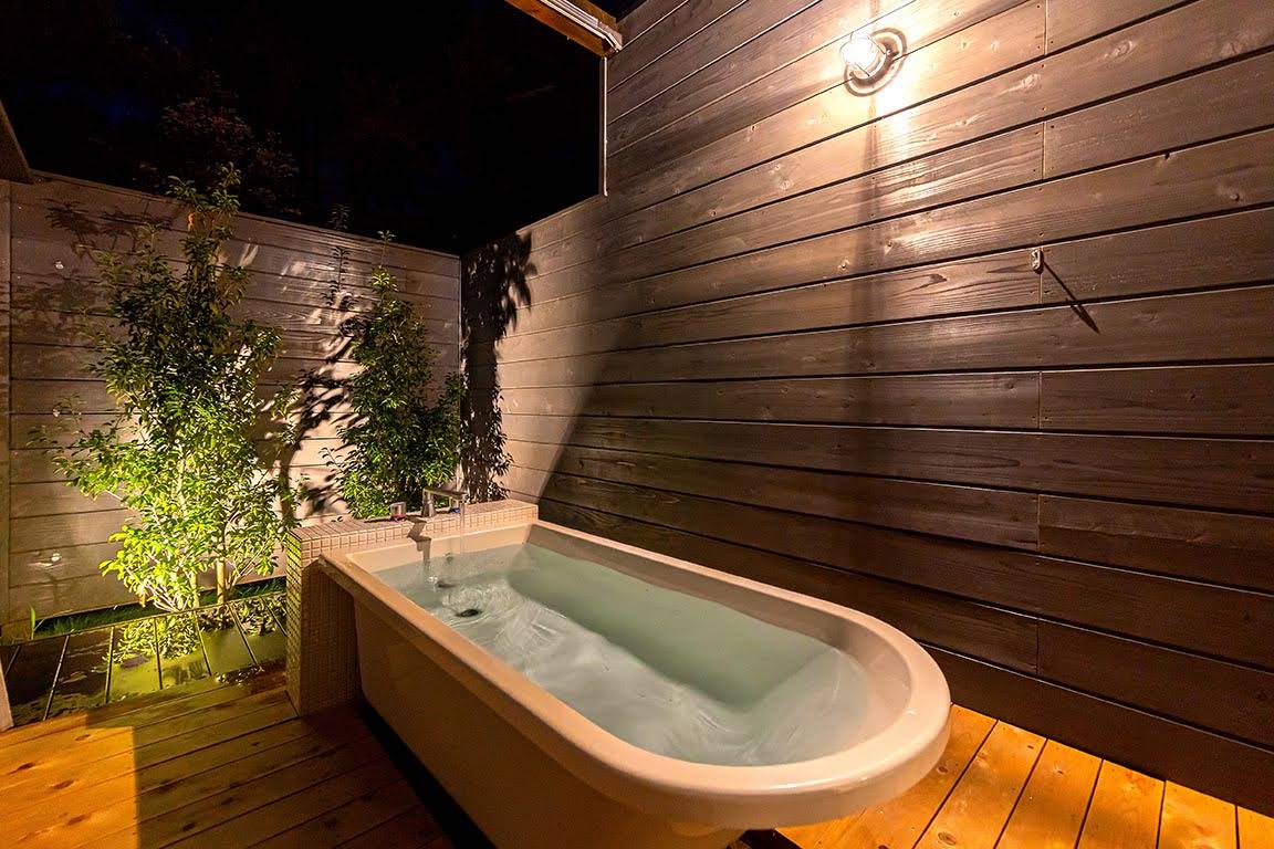 Kanoa Fuji Yamanakako Glamping Resort's open-air bath