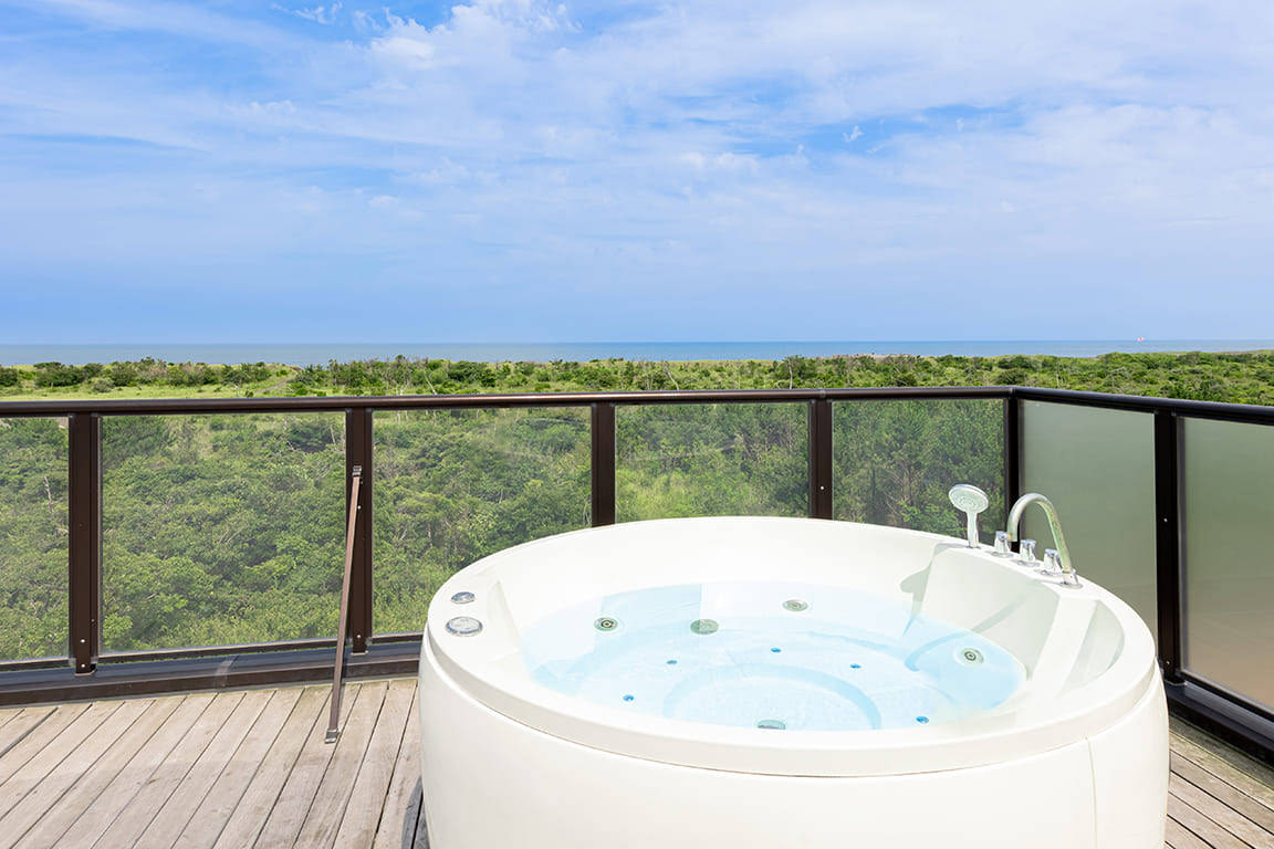 View the sea from the open-air bath