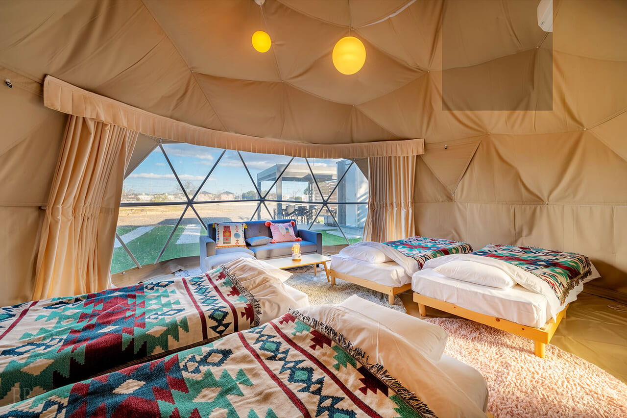 黄金色に輝く天然温泉グランピング – 海津温泉 -【岐阜】