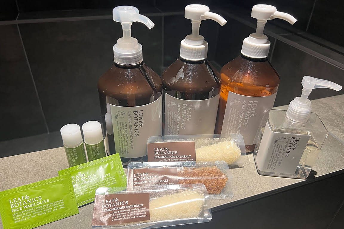 LEAF&BOTANICSのシャンプー類、化粧水類、ハンドソープ、3種類から選べるバスソルト