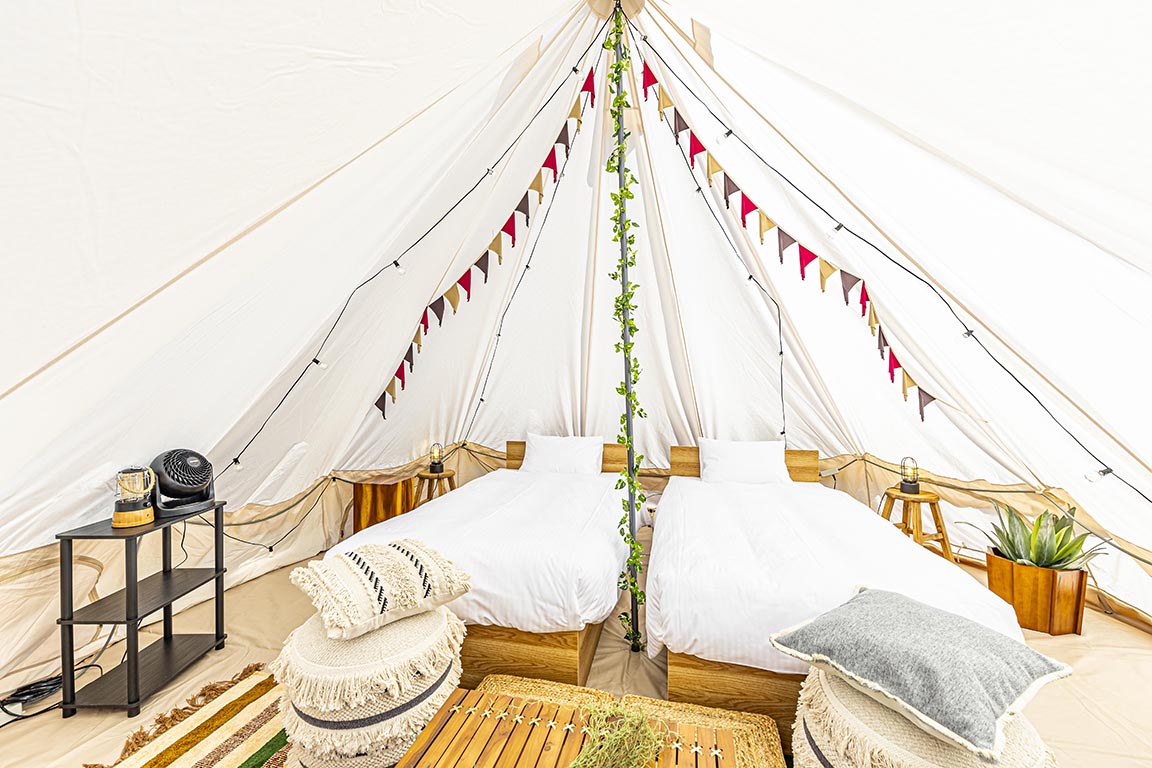Glamping: tent cabin