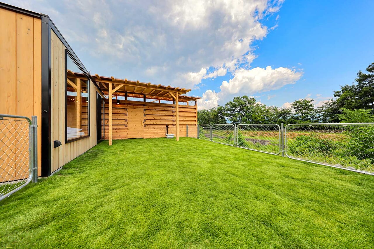 【愛犬同伴可】タイニーハウス【Famille】定員3名〈バレルサウナ付き〉