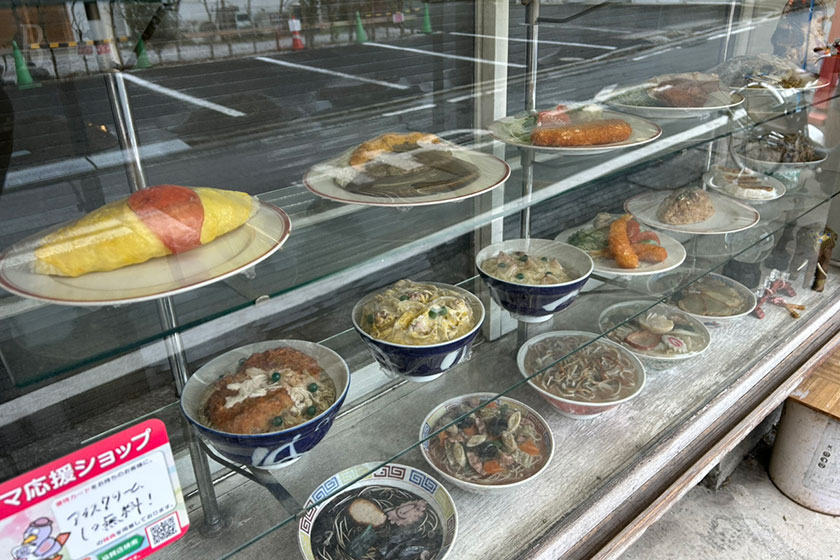 パリー食堂のオムライスとメロンソーダ