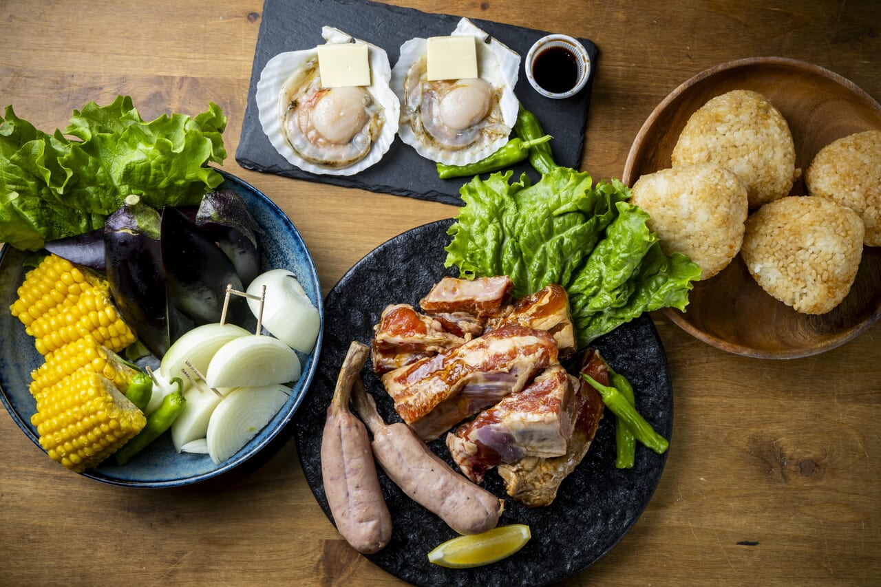 人気の骨付き肉を堪能する スタンダードBBQ