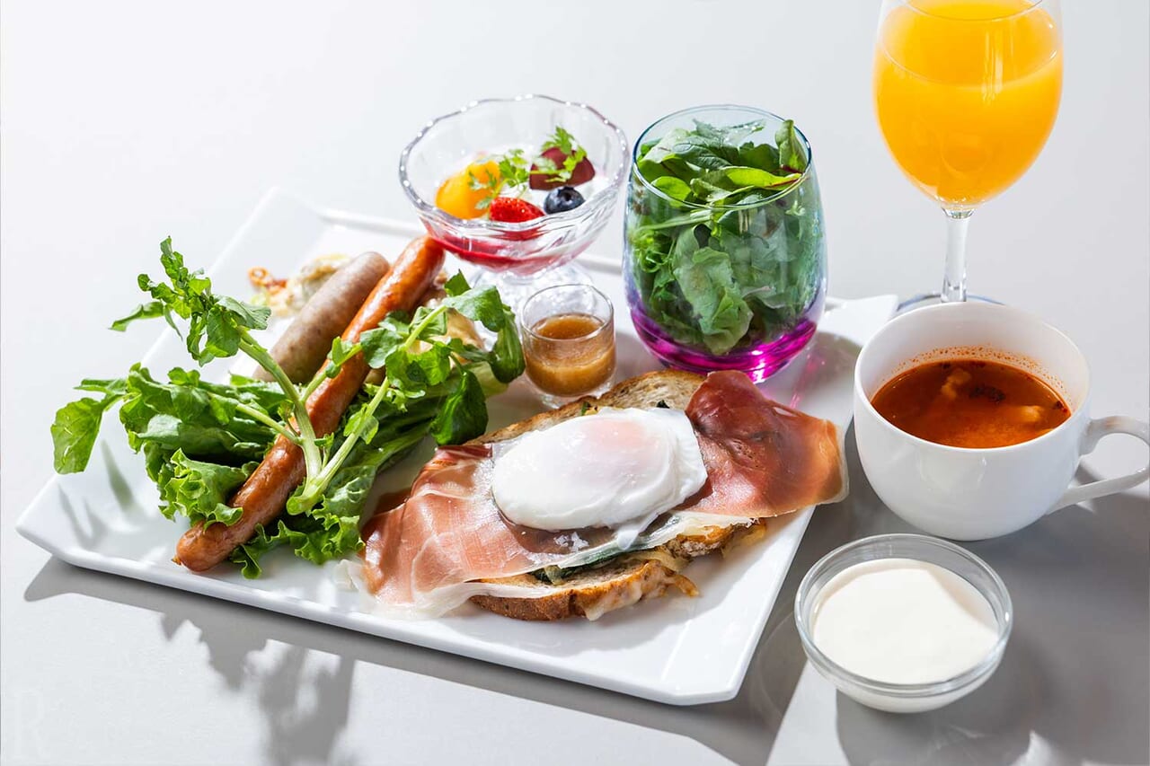 レストラン「オーベルジュマーメイド」で食べる 優雅なモーニング「 エッグベネディクト」