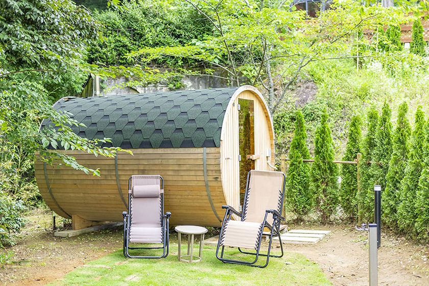 【茨城】Aura Terrace 茨城的桶式桑拿房和户外休闲空间，可欣赏山景和乡村风光全景