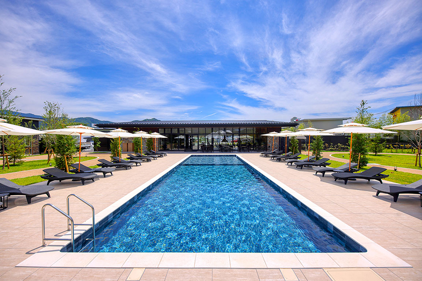 [山梨县] 泡海藤河口湖度假村外观及私人泳池