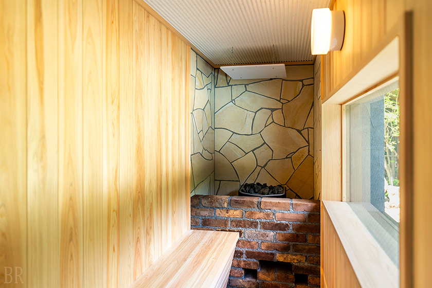 [栃木] 豪华别墅“别亭式”内设有宽敞的私人桑拿房，配有大窗户