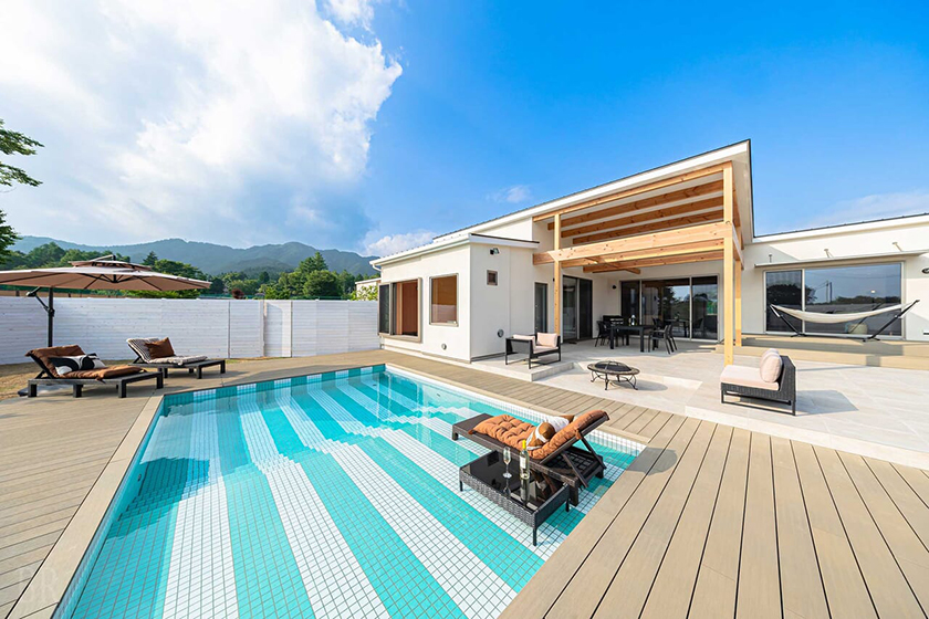 [山梨县] KANOA THE VILLAS 别墅外观，带游泳池