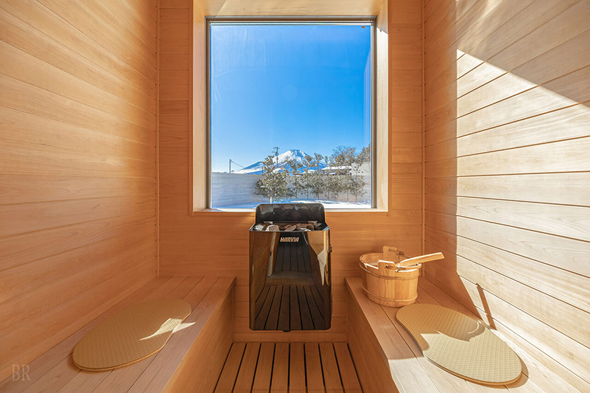 [山梨县] KANOA THE VILLAS 的私人桑拿房可欣赏富士山美景