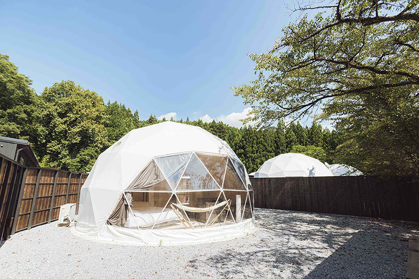 【栃木】位于栃木县佐野市的 La Nature 餐厅外观，四周环绕着自然美景