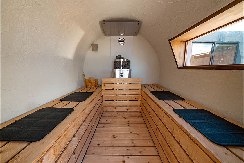 [神奈川] Storkd Matsuwa 的所有建筑内均设有桶式桑拿房。