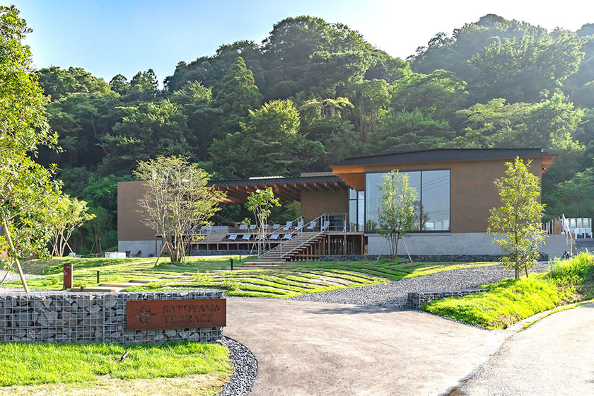 【千叶】里山露台的外观被乡村的自然美景所环绕。